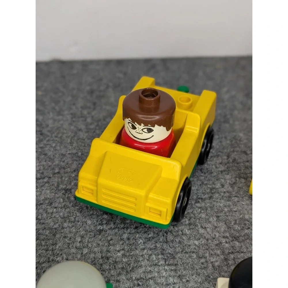 LEGO DUPLO Vintage Lot of 10 Little People Figures Square Base And ‎ 3 Vehicles